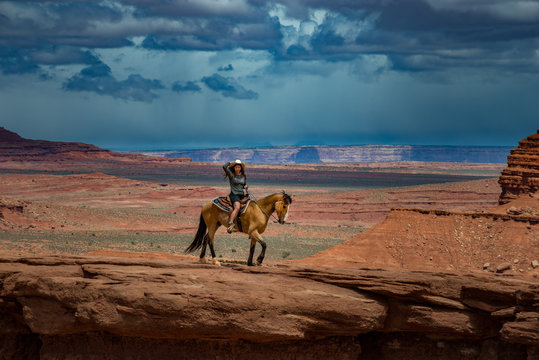 Horseback Riding John Fords Point - Monument Valley