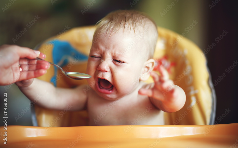 宝宝哭闹，任性，拒绝进食