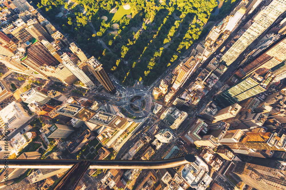 直升机俯瞰纽约市哥伦布圆环和中央公园