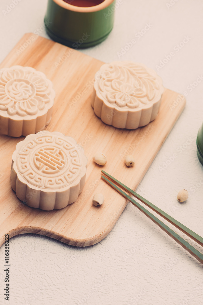 复古复古风格的中国中秋节美食。传统