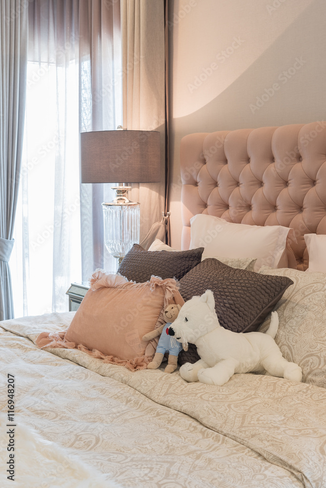 luxury bedroom design with classic lamp