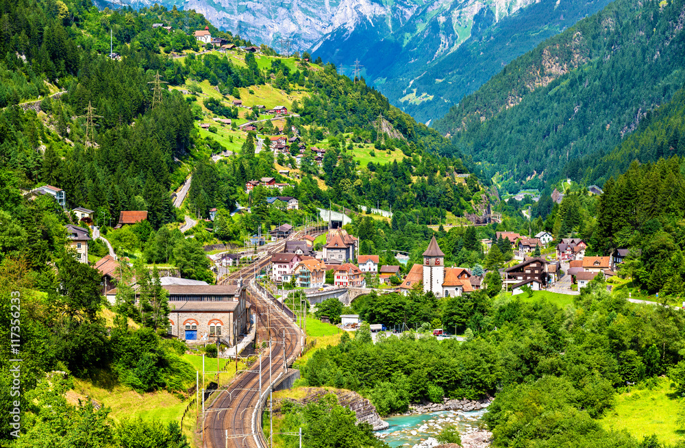 Gurtnellen，瑞士阿尔卑斯山的一个村庄的景色