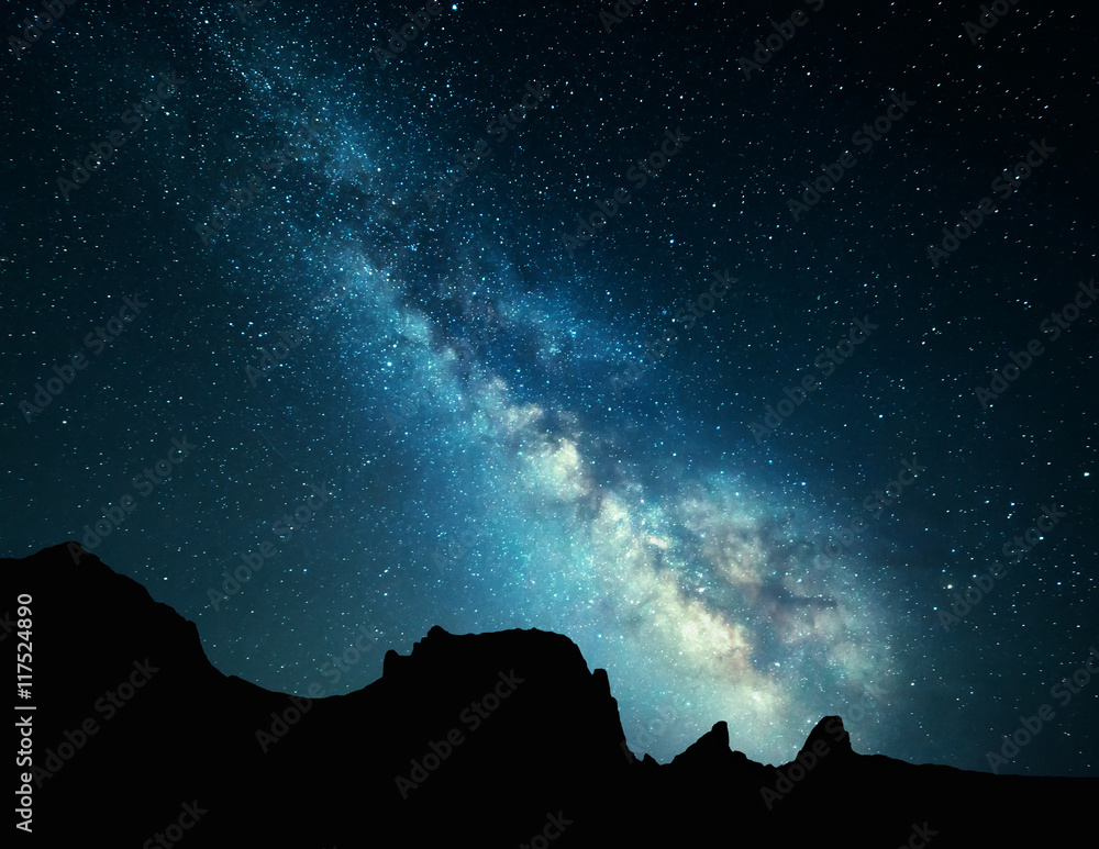 美丽的宇宙，银河系的夜景。星空