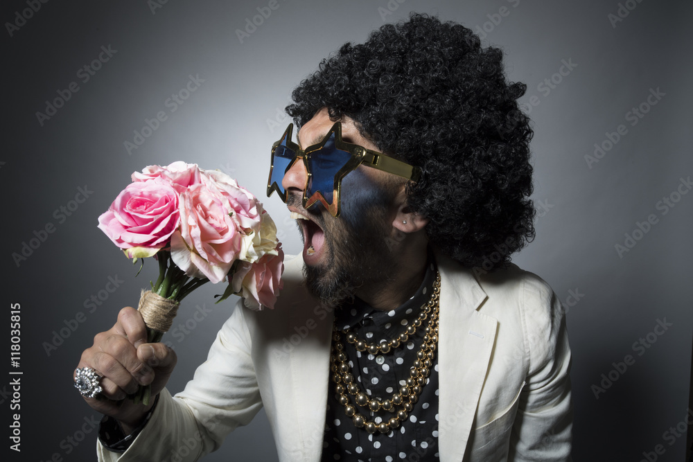 Man of Afro hair, which has a pink bouquet