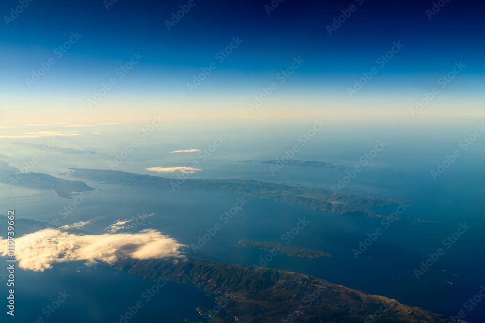 海拔10000米的地球群岛和地中海