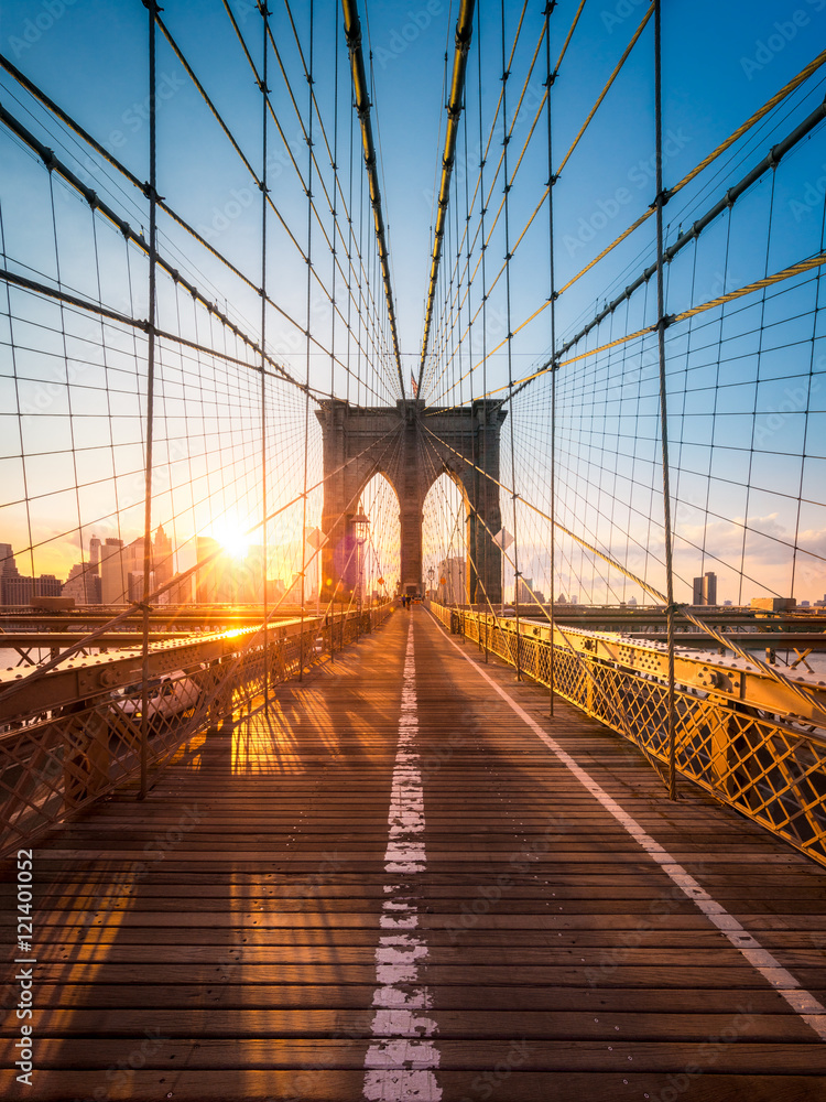 Brooklyn Bridge in New York im Sonnenlicht