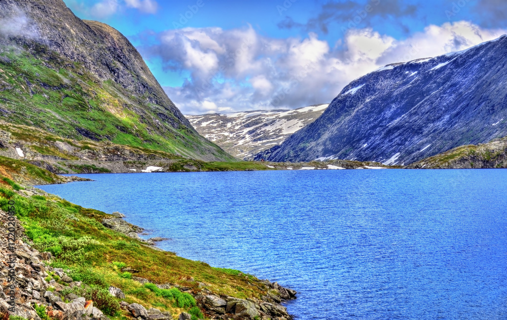 Djupvatnet湖海拔1016米的景色-挪威