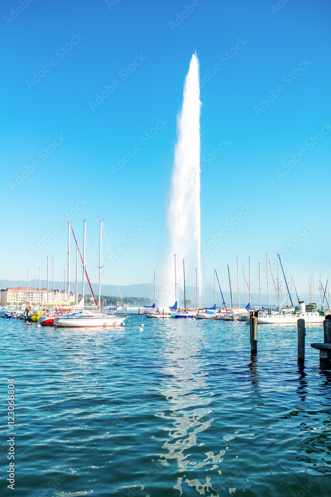 瑞士日内瓦市附近日内瓦湖中著名的喷泉喷泉dEau