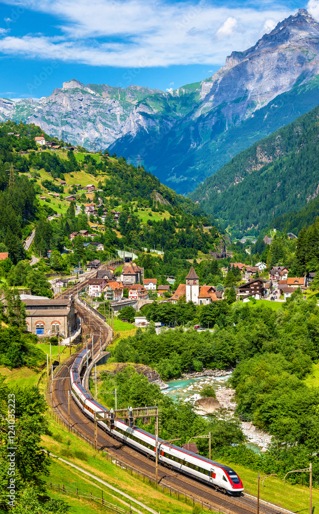 旧戈特哈德铁路的特快列车-瑞士