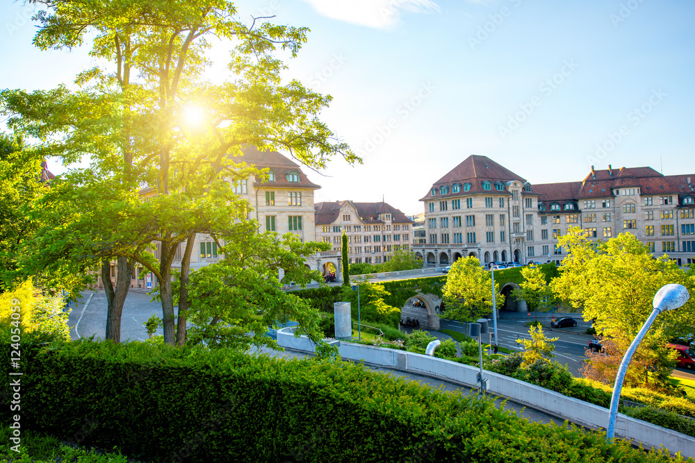 瑞士苏黎世市日落时分的林登霍夫公园