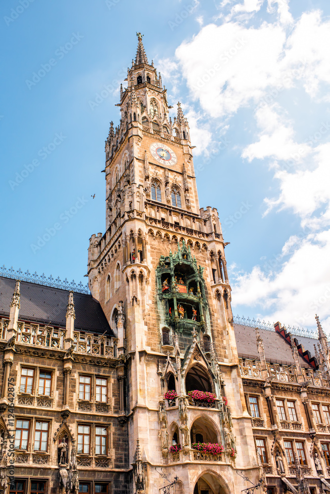 德国慕尼黑玛丽斯广场主市政厅钟楼近景