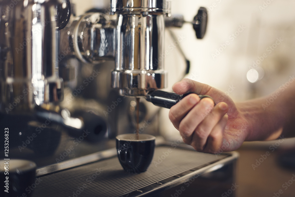 咖啡机咖啡师研磨机蒸汽咖啡馆概念