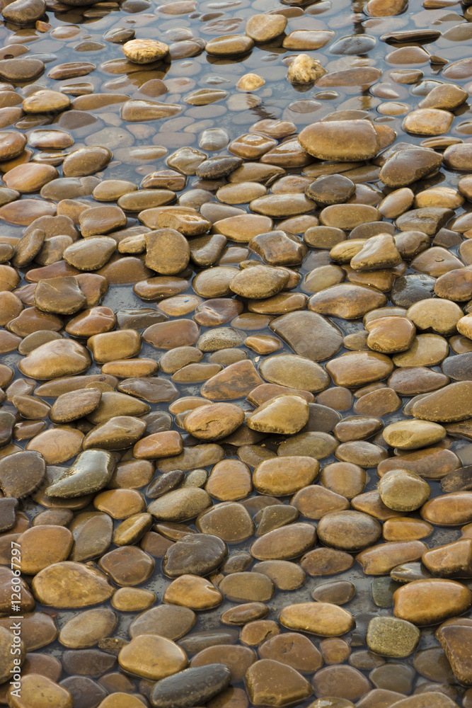 土耳其海滩上的大石头