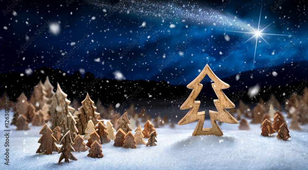 Landschaft aus Holzdekoration im Schnee, fantasievolle Szene für Weihnachten und Winter 