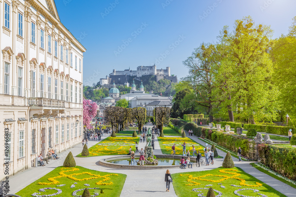 奥地利萨尔茨堡的米拉贝尔花园和霍亨萨尔茨堡堡垒