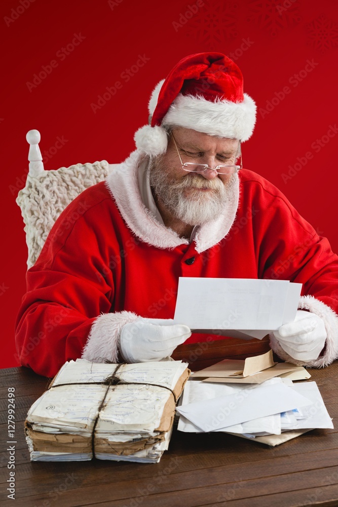 圣诞老人阅读愿望清单的合成图像