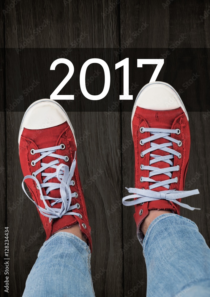2017年新年祝福，少年穿红色运动鞋