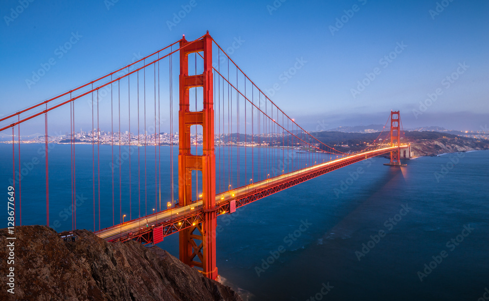 美国加利福尼亚州旧金山市黄昏金门大桥