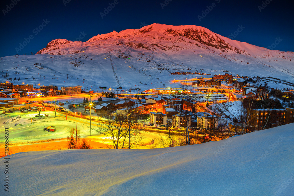 欧洲法国阿尔卑斯山令人惊叹的日落和滑雪胜地