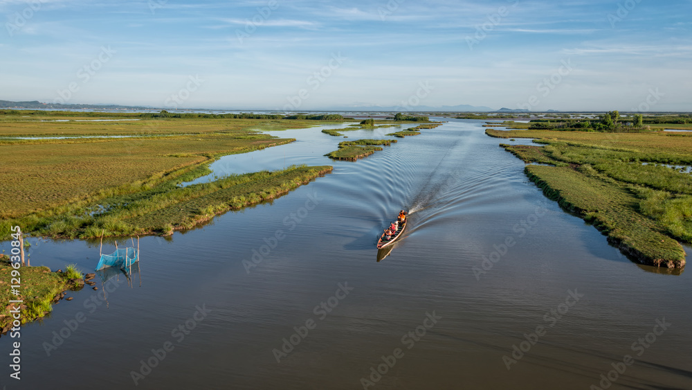乘船游览Phatthalung省Thale noi（Songkhla湖的一部分）的拉姆萨尔湿地