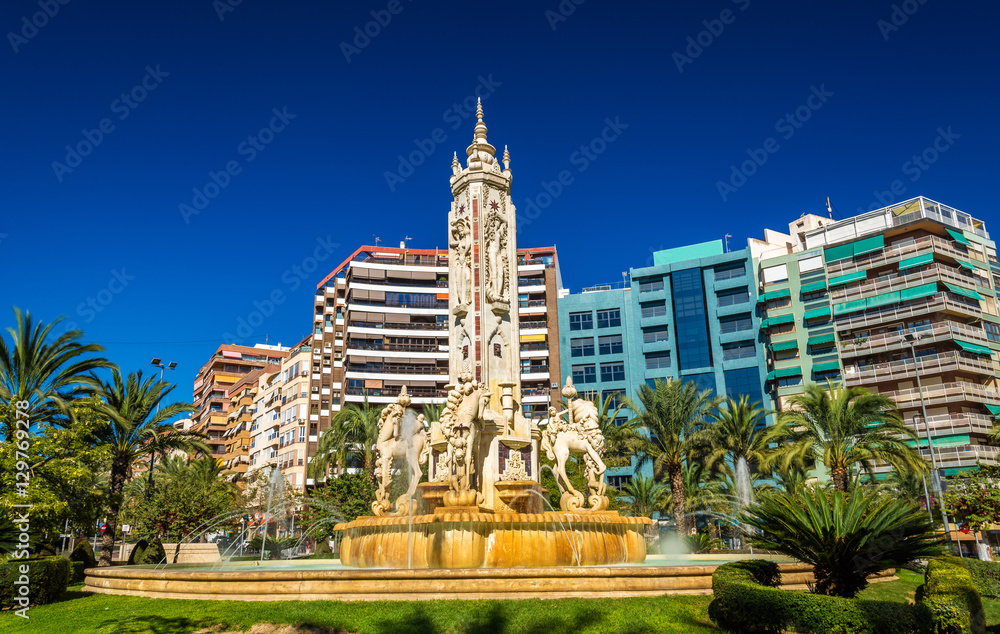 西班牙阿利坎特Luceros广场上的La Fuente de Levante喷泉
