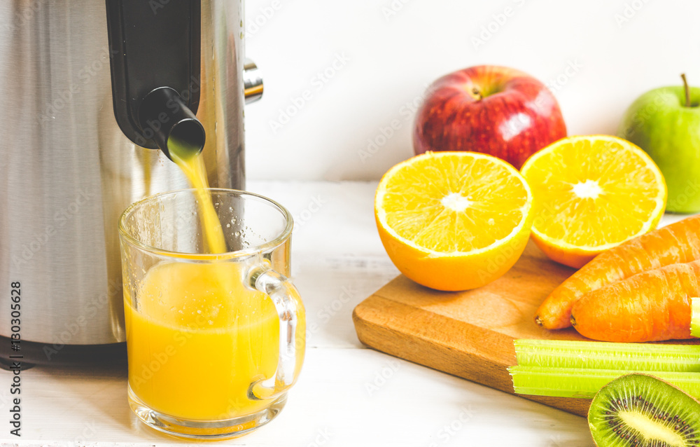 process preparation of fresh juice in juicer