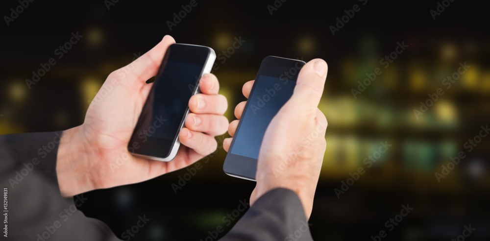 商人双手拿着手机的合成图像3d