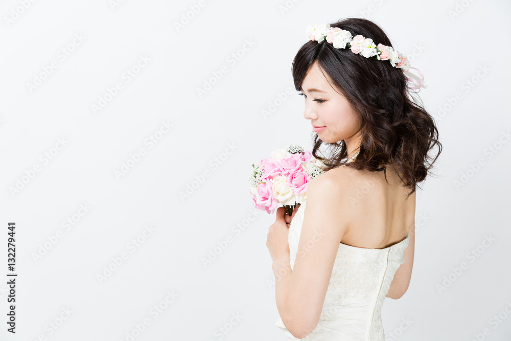 白色背景下迷人的亚洲女性婚礼图片