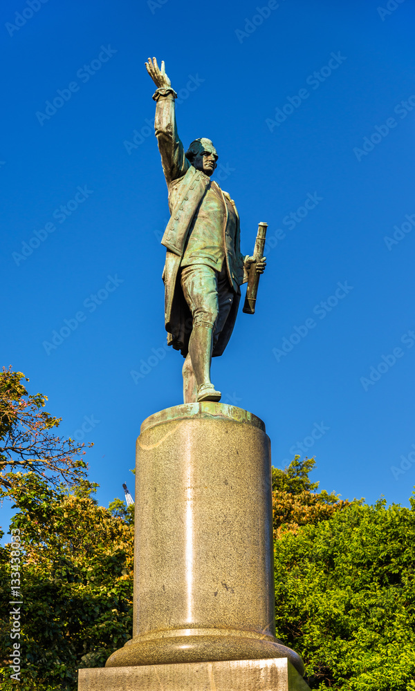 Statue of Captain Cook in Hyde park - Sydney