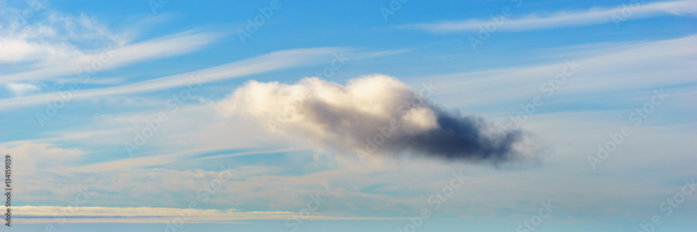 Panorama einer einzelnen Wolke