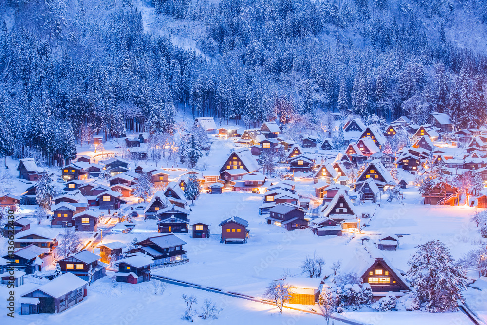 世界遗产白川村和冬季照明