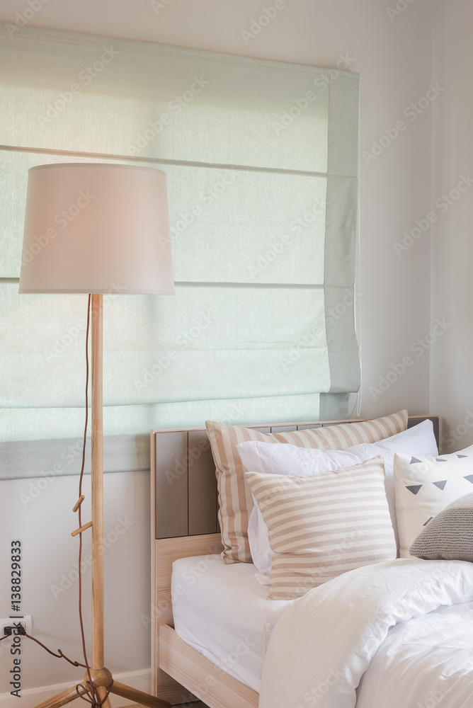 现代卧室中的木制现代灯具设计