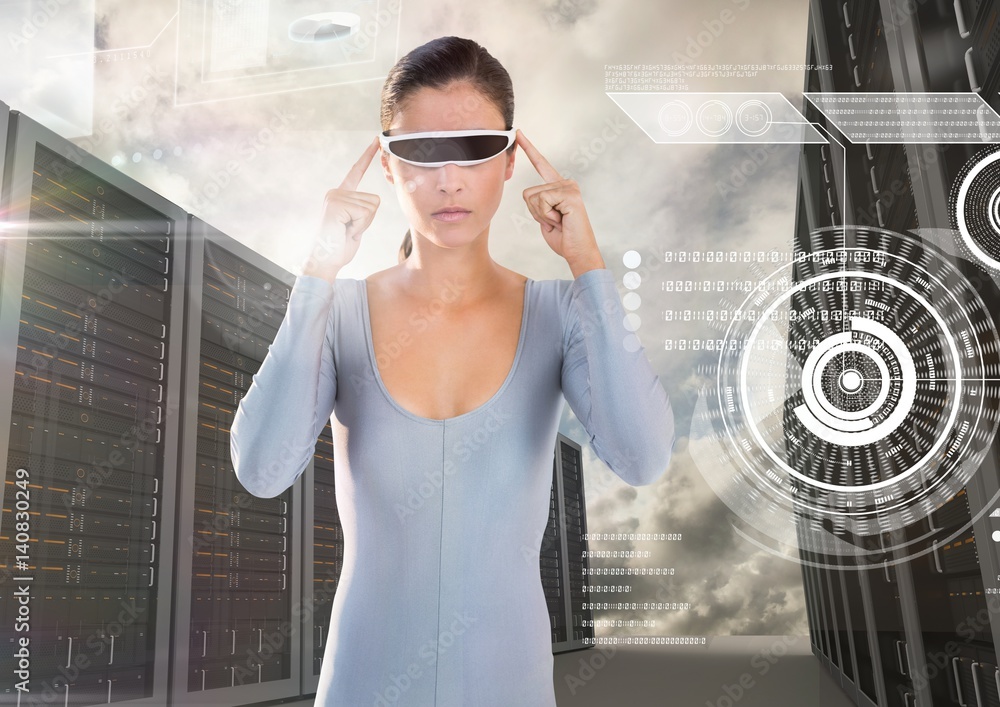女性在服务器机房使用虚拟现实眼镜