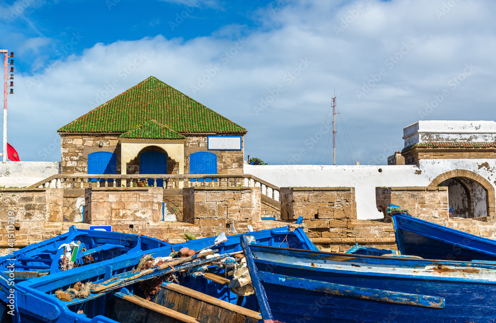 摩洛哥Essaouira港口的蓝色渔船