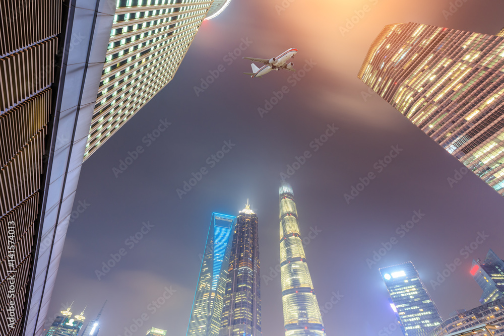 上海拥有现代化摩天大楼的商业区
