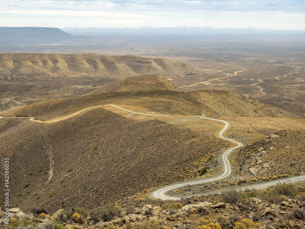 Ouberg Pass，可欣赏到南非北开普省萨瑟兰Tankwa Karoo的景色。