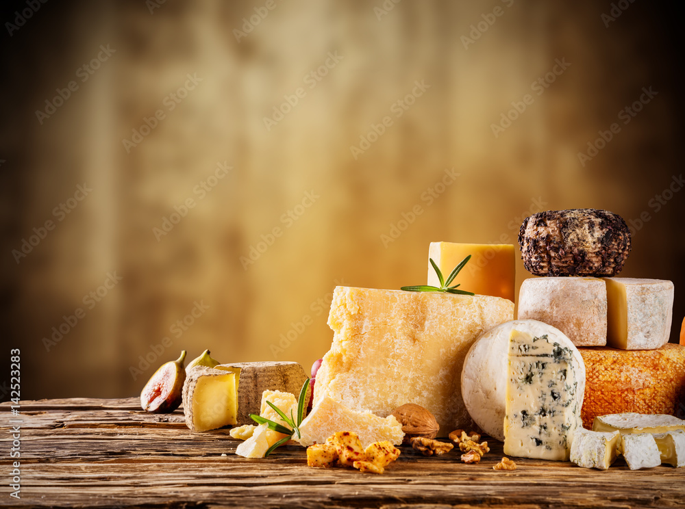 各种各样的木头奶酪