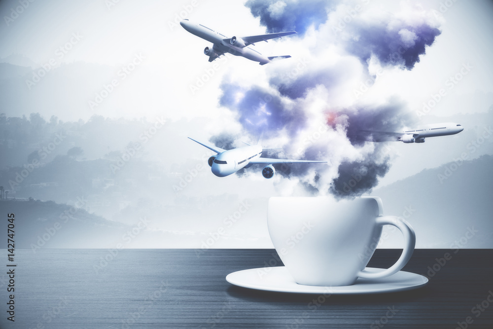 有云有飞机的咖啡杯