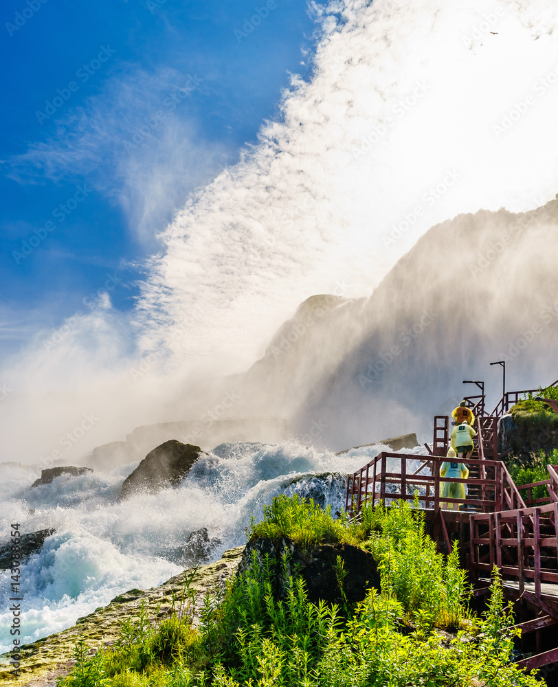 尼亚加拉大瀑布上的水流
