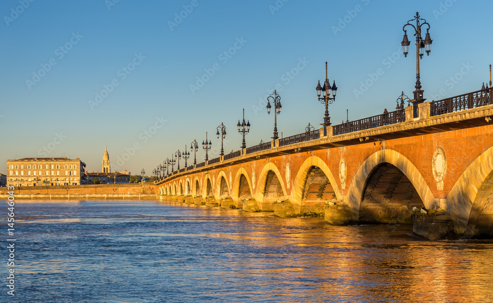 皮埃尔桥，法国波尔多的一座旧桥