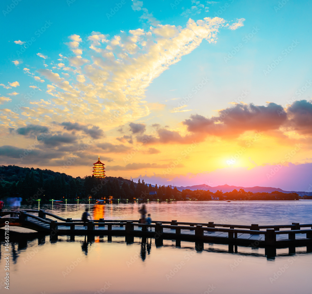 日落时分美丽的杭州西湖风光