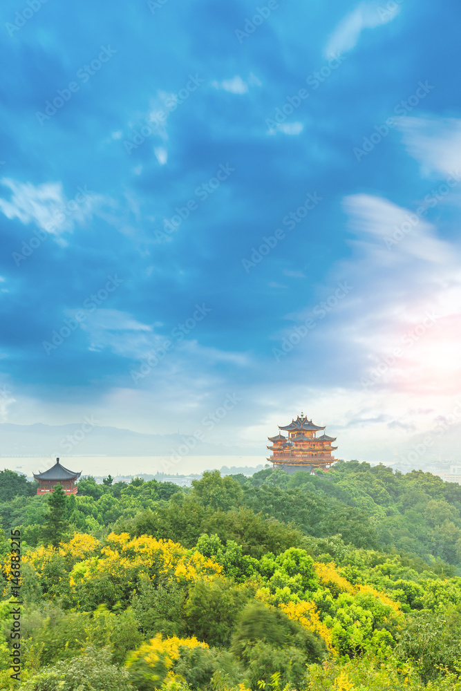 美丽的杭州西湖和古亭建筑风光