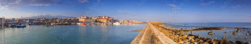 克里特岛查尼亚古老的威尼斯海港全景