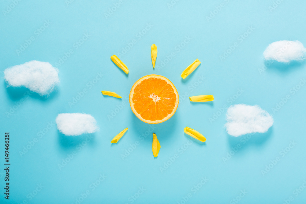 橙色切片作为太阳的概念