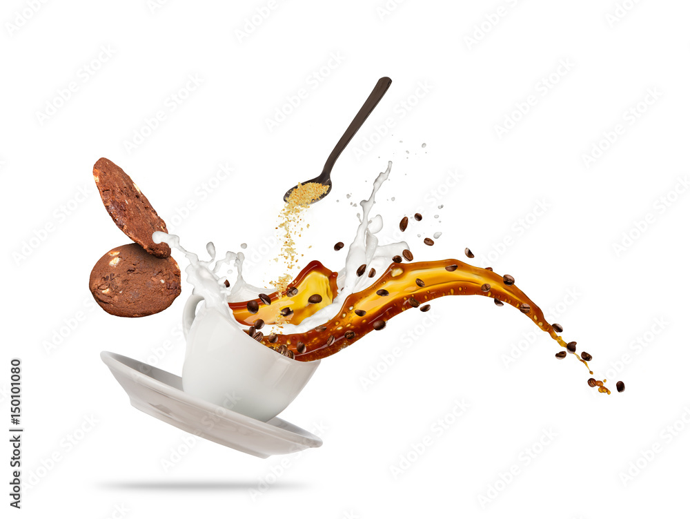 瓷白色杯子，白色背景上有飞溅的咖啡液和饼干。