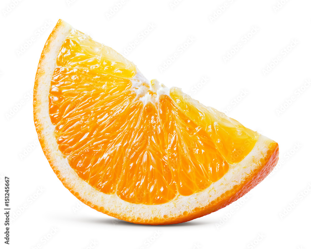 橙色水果。在白色背景上隔离的一块。带有剪切路径。
