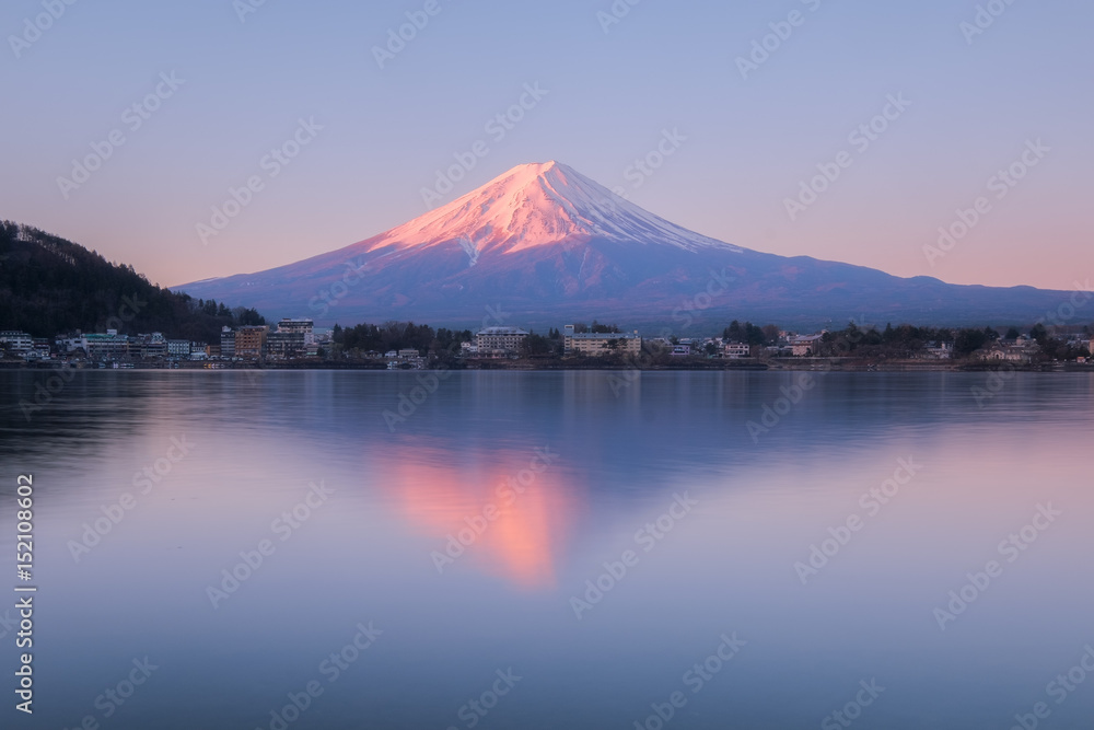 清晨的富士山倒影