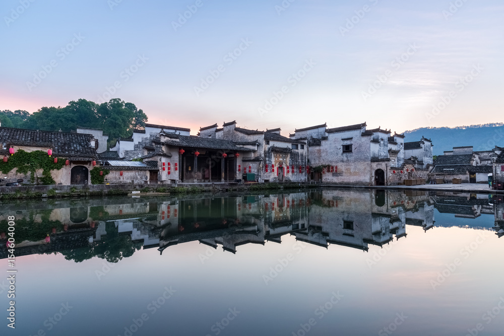黎明中的中国古村落
