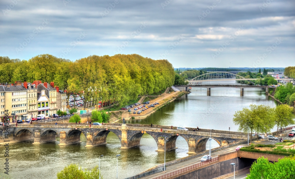 凡尔登桥，法国昂热市一座横跨缅因州的桥梁