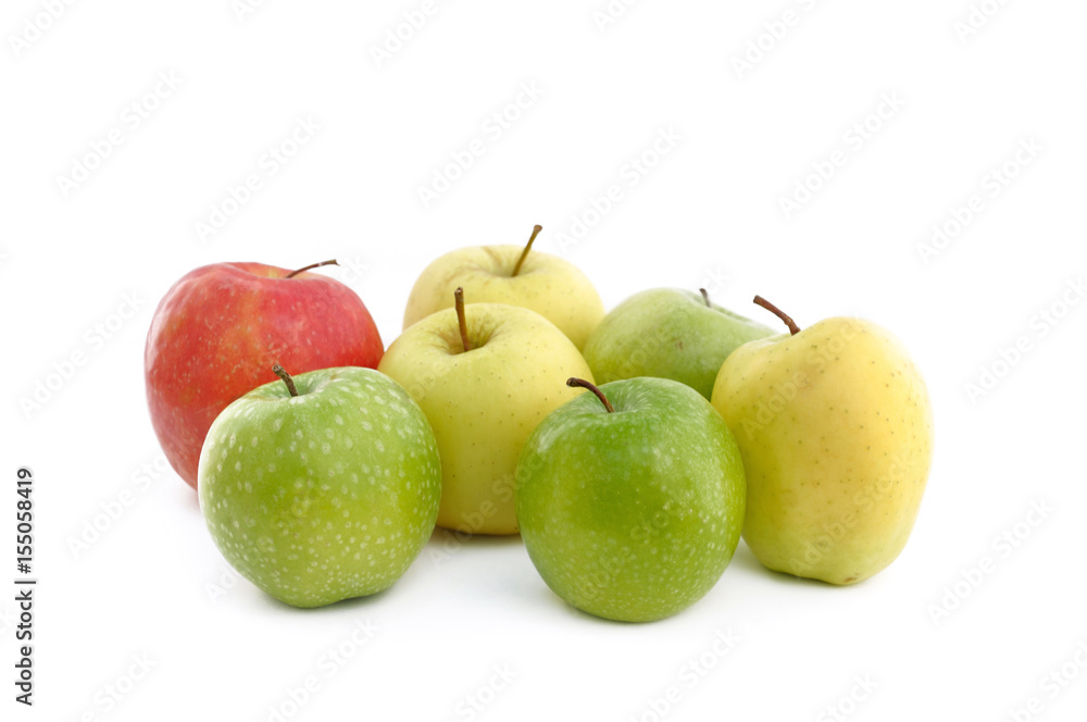 groupe de différentes variétés de pommes sur fond blanc 